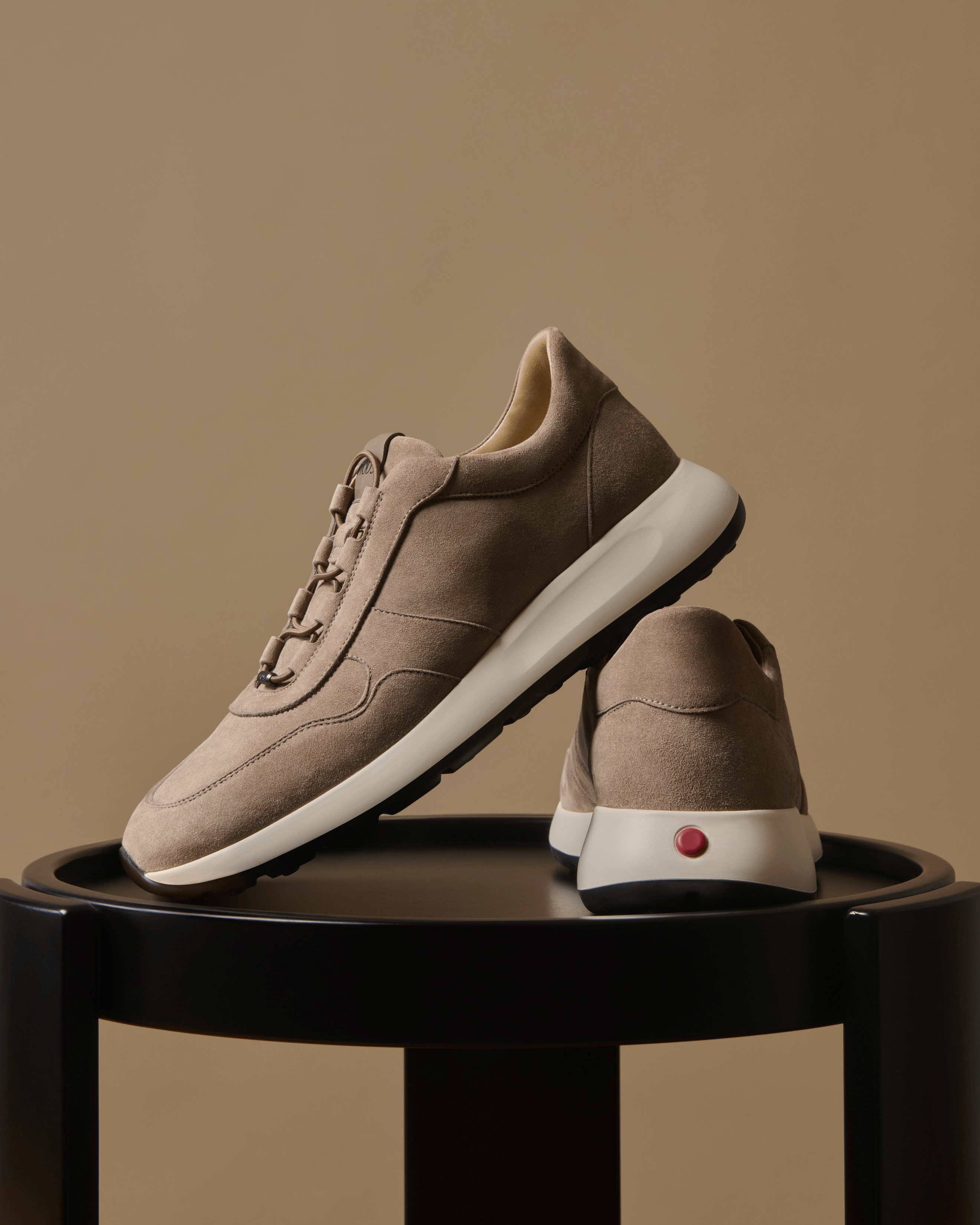 TOD’S 推出Red Dot都市运动鞋 定义商务休闲新风度